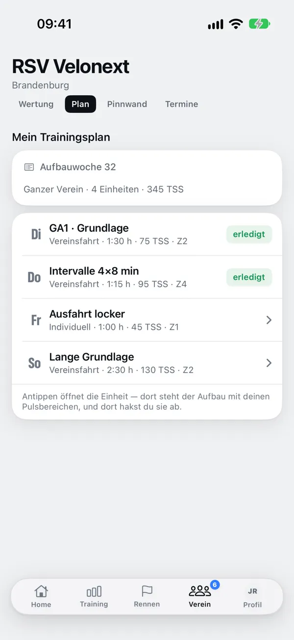 Trainingsplan der Woche in der App: vier Einheiten mit Dauer, Belastung und Zone, zwei davon abgehakt
